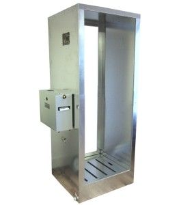 Douche portative en aluminium pour la décontamination des travailleurs exposés à l’amiante (34 x 30 x 83 pouces).