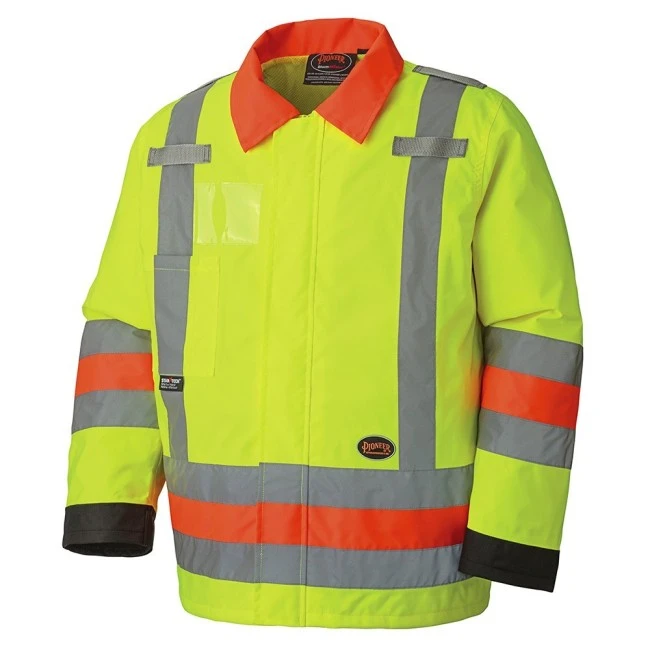 Manteau haute visibilité imperméable pour signaleur, conforme à la nouvelle norme de Transports Québec. Manteau haute visibilité imperméable pour signaleur, conforme à la nouvelle norme de Transports Québec.