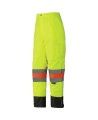 Pantalon imperméable haute visibilité pour signaleur, conforme à la nouvelle norme de Transports Québec. 