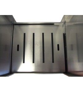 Douche portative en aluminium pour la décontamination des travailleurs exposés à l’amiante (34 x 30 x 83 pouces).