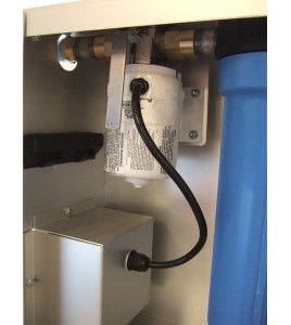 Pompe de filtration d’eau usée pour douche de décontamination TeleShower. Ensemble de filtres 25 µm et 5 µm inclus.