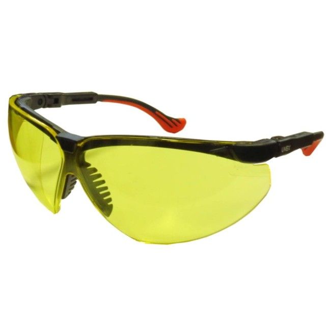Lunette de sécurité Genesis pour protection oculaire par Uvex. Lentille ambrée & revêtement anti-rayure contre la lumière bleue.