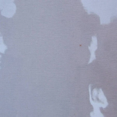 Vinyle transparent d'épaisseur 16 mils, résistant aux flammes, aux huiles et aux acides. Vendu au pied carré.