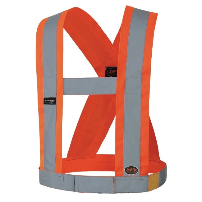 Bretelles haute visibilité orange fluorescent avec bandes rétroréfléchissantes, CSA Z96-15 classe 1 niveau 2. Bretelles haute visibilité orange fluorescent avec bandes rétroréfléchissantes, CSA Z96-15 classe 1 niveau 2.