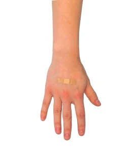 Junior plastic bandages, 1 x 3.8 cm (3/8 x 1.5 in), 50/box.