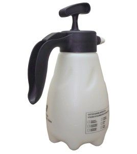 Aurora small compression sprayer with hand pump, made of HDPE with adjustable nozzle. Capacity 1.42 L (48 oz).