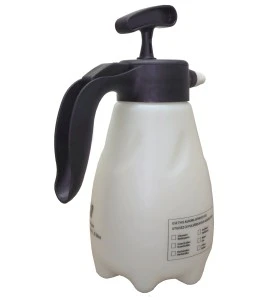 Aurora small compression sprayer with hand pump, made of HDPE with adjustable nozzle. Capacity 1.42 L (48 oz).