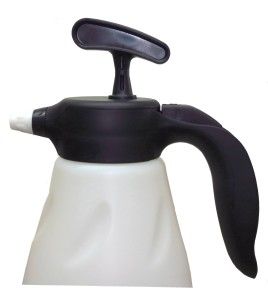 Aurora small compression sprayer with hand pump, made of HDPE with adjustable nozzle. Capacity 1.42 L (48 oz).