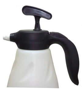 Aurora small compression sprayer with hand pump, made of HDPE with adjustable nozzle. Capacity 1.42 L (48 oz).