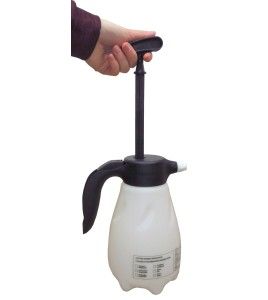Aurora small compression sprayer with hand pump, made of HDPE with adjustable nozzle. Capacity 1.42 L (48 oz).