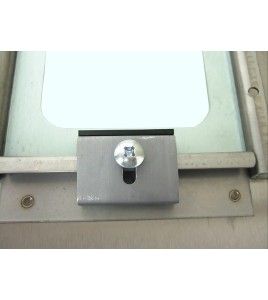 Ensemble de 8 attaches pour les panneaux en acrylique des cabinets encastrés pour extincteurs ou boyaux d'incendie.