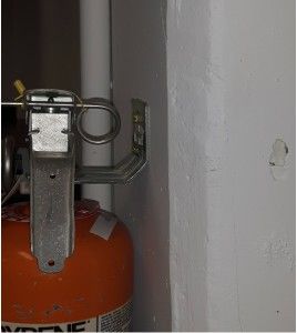 Wall hanger for Pyrene chemical powder extinguishers, 5 lbs