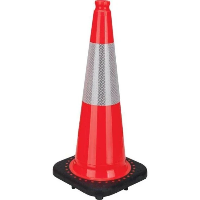 Cône de signalisation orange 28 pouces avec bande réfléchissante de 4 pouces. Fabriquées à 100 % de PVC, pèse 7.5 lbs  