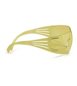 3M SecureFit protective eyewear with anti-fog treated amber polycarbonate lenses for protection from glare, hazes & blue light.