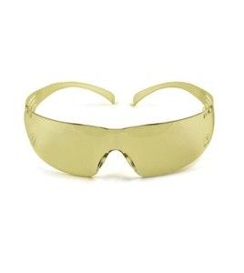 Lunette de sécurité SecureFit pour protection oculaire de 3M. Lentille ambrée antibuée pour protection de l'éclairage bleuté