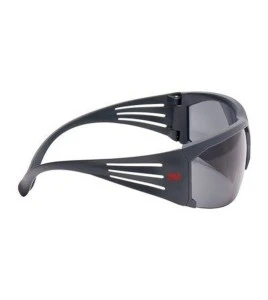 3M SF602FGAF SecureFit protective eyewear with anti-fog treated grey polycarbonate lens.