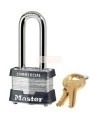 Regular padlock 1 ½ in (38 mm) wide laminated steel body with case hardened steel shackle. Size: 1 9/16 in wide.