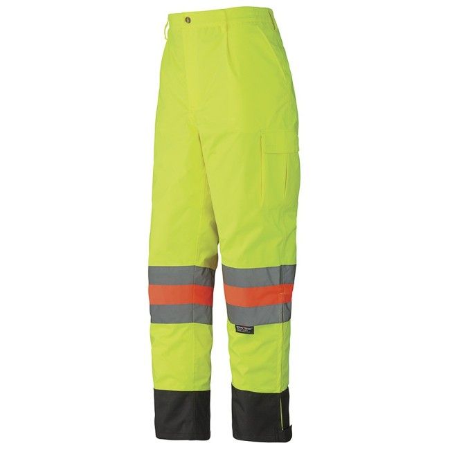 Pantalon d'hiver haute visibilité pour signaleur, conforme à la norme de Transports Québec. Pantalon d'hiver haute visibilité pour signaleur, conforme à la norme de Transports Québec.