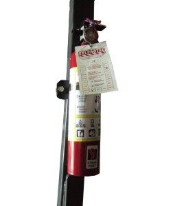 Base métallique pour l’installation d’extincteur sur la structure d’un charriot élévateur