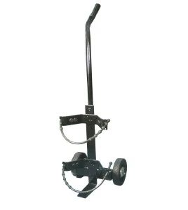 Cart to carry a class D extinguisher for a quick intervention on the scene of a fire