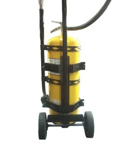 Chariot pour transporter un extincteur de classe D pour une intervention rapide sur le lieu d’un incendie