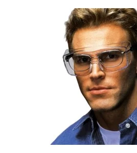 Lunette de sécurité OX pour protection oculaire par-dessus des lunettes de prescription par 3M. Lentille de polycarbonate clair.