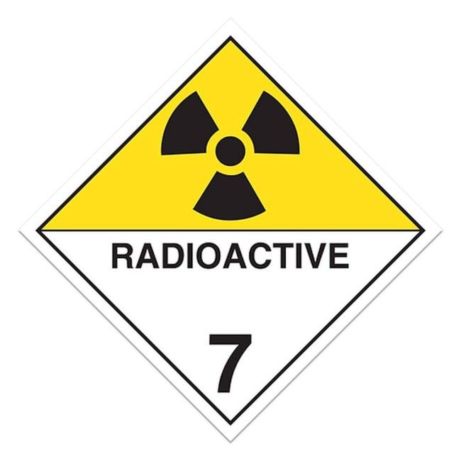 Matières radioactives, classe 7, placard, 10 3/4 po x 10 3/4 po., Pour le transport des matières dangereuses. Matières radioactives, classe 7, placard, 10 3/4 po x 10 3/4 po., Pour le transport des matières dangereuses.