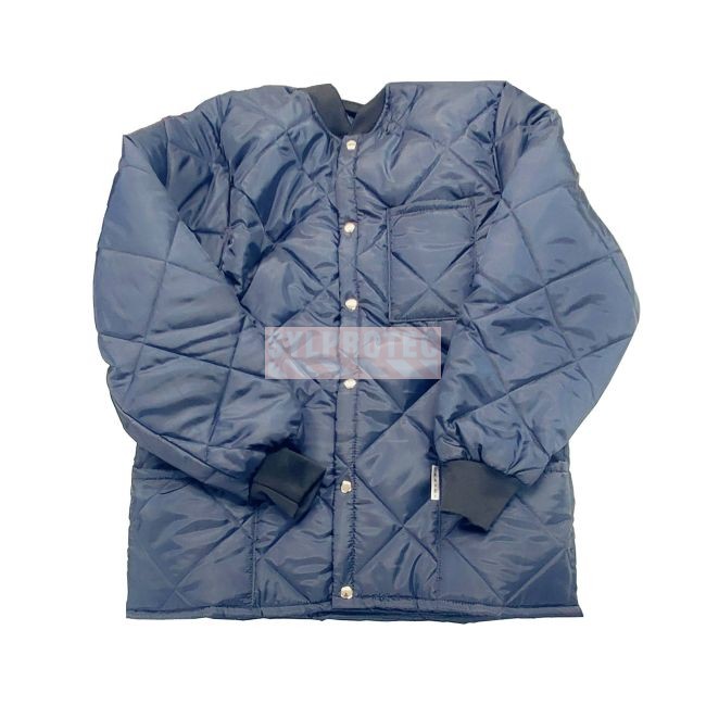 Short quilted refrigerator coat with 2 pockets and snap buttons.