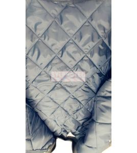 Short quilted refrigerator coat with 2 pockets and snap buttons.