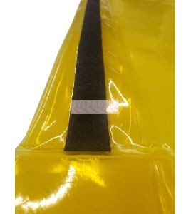 Bande autoagrippante cousue et ajoutée sur des rideaux sur mesure