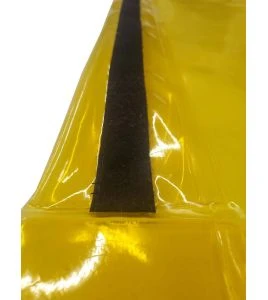 Bande autoagrippante cousue et ajoutée sur des rideaux sur mesure