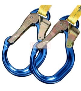 Longe double en Y amortisseur de choc en sangle DBI-SALA 3M gros plan sur les deux crochets aluminium