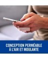 Pansement Nexcare CS201-CA sur un doigt utilisant un téléphone, illustration de la souplesse.