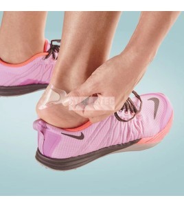 Pansement Nexcare MHWH-06-CA appliqué sur un talon dans une espadrille