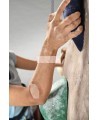 Main d'un grimpeur avec pansement Nexcare MHW-40-CA en escalade