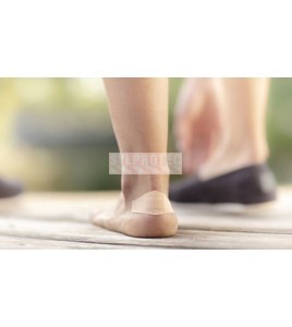 Heel wearing a Nexcare Duo DSA-8CP-CA bandage while walking